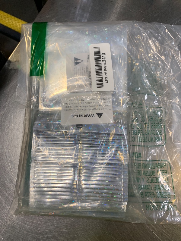 Photo 1 of 100pcs Holographic Bags 4x6 inch, Star Pattern Mylar Sample Pouch Zip Foil Baggies For Packaging Candy Jewelry Lash Lip Gloss