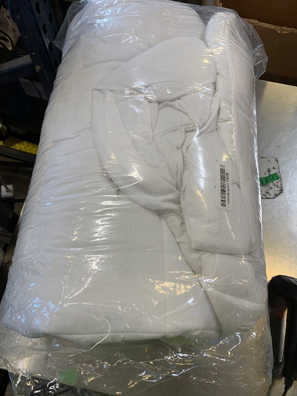 View 2 of Globon Summer Down Comforter King Size, Extra Lightweight Blanket or Hot Sleepers, Noiseless & Extra Soft,106x90 inches,White