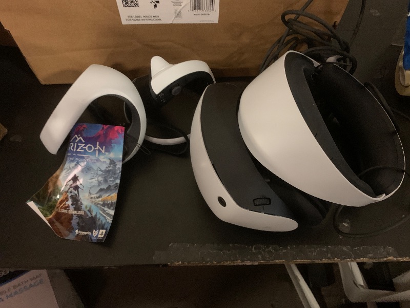 Photo 1 of PlayStation VR2 Horizon Call of The Mountain™ Bundle (PSVR2)