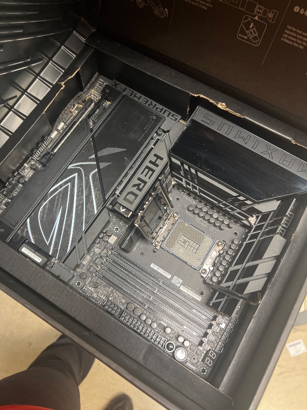 Photo 5 of ASUS ROG Maximus Z890 Hero Intel® Z890 LGA 1851 ATX Motherboard, Advanced AI PC-Ready, 22+2+1+2 Stages, DDR5, WiFi 7, 3X PCIe® 5.0 M.2, Thunderbolt™ 4, USB Type-C®, AI Overclocking/Cooling/Networking