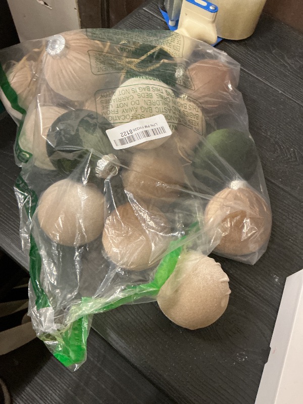 Photo 1 of 21Pcs Velvet Christmas Ball Ornaments 3.15" Shatterproof Christmas Tree Decorations Set with Paper Ornaments Hanging Xmas Decorations for Office Holiday Home Decor(Dark Green, Champagne, Kaki)