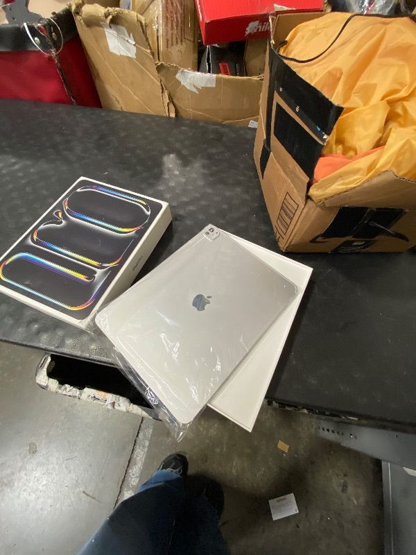 Photo 1 of Apple iPad Pro 13-inch (M5): Ultra Retina XDR Display, 512GB, Landscape 12MP Front Camera/12MP Back Camera, LiDAR Scanner, Wi-Fi 7 with Apple N1, Face ID, All-Day Battery Life — Silver