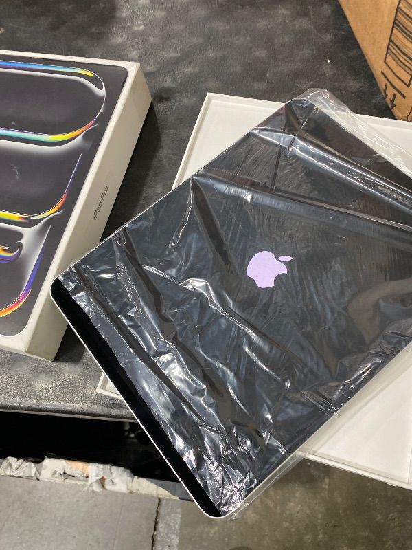 Photo 1 of Apple iPad Pro 13-inch (M5): Ultra Retina XDR Display, 512GB, Landscape 12MP Front Camera/12MP Back Camera, LiDAR Scanner, Wi-Fi 7 with Apple N1, Face ID, All-Day Battery Life — Silver