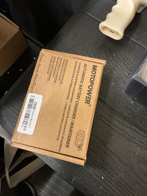 Photo 1 of MOTOPOWER MP00205A 12V 800mA Automatic Battery Charger, Maintainer, Trickle and Desulfator