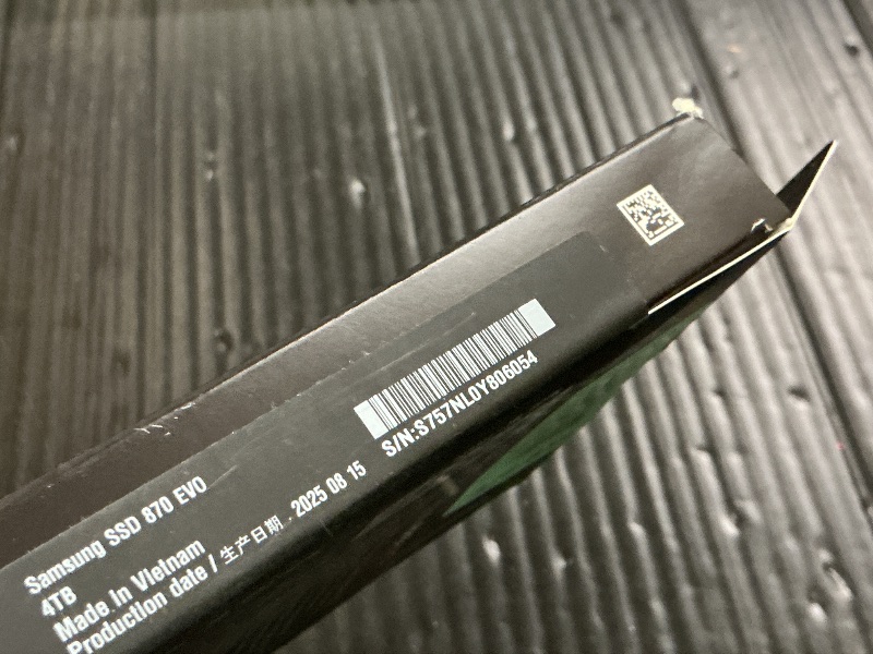 Photo 1 of SAMSUNG 870 EVO 4TB 2.5 Inch SATA III Internal SSD (MZ-77E4T0B/AM) , Black