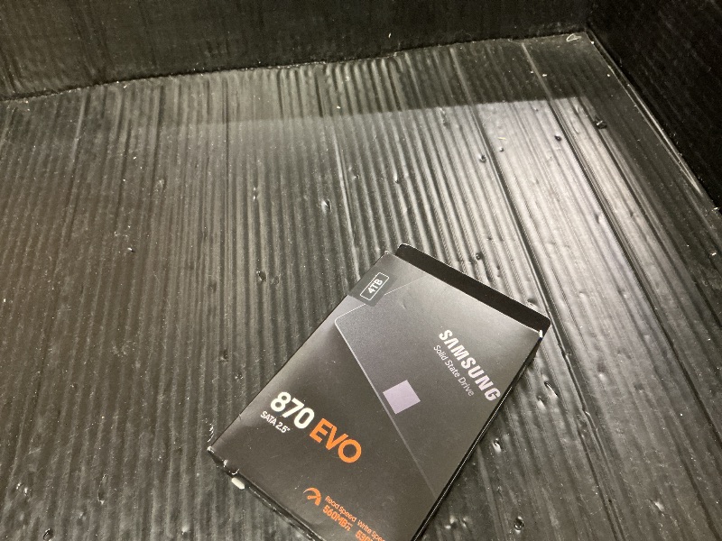 Photo 1 of SAMSUNG 870 EVO 4TB 2.5 Inch SATA III Internal SSD (MZ-77E4T0B/AM) , Black