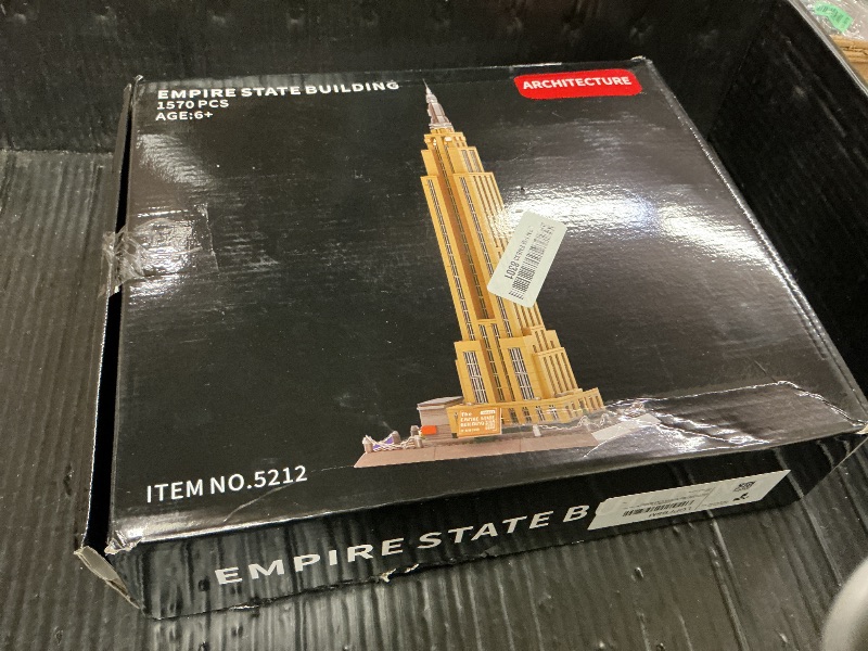 Photo 1 of LQPFBSM Empire State Architecture Building Blocks Sets New York City Skyline Architecture Model Kits New York Landmark Skycraper Toys Gift for Adults Kids Teens 1559 PCS