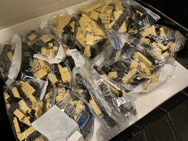 Photo 1 of LQPFBSM Empire State Architecture Building Blocks Sets New York City Skyline Architecture Model Kits New York Landmark Skycraper Toys Gift for Adults Kids Teens 1559 PCS