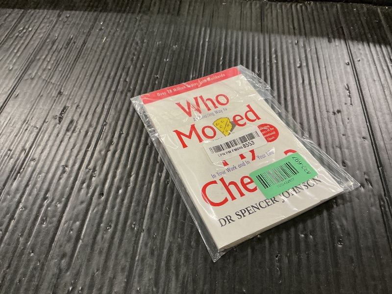 Photo 1 of (Who Moved My Cheese? : An Amazing Way To Deal With Change In Your Work And In Your Life) Author: Spencer Johnson Published On (June, 2006)