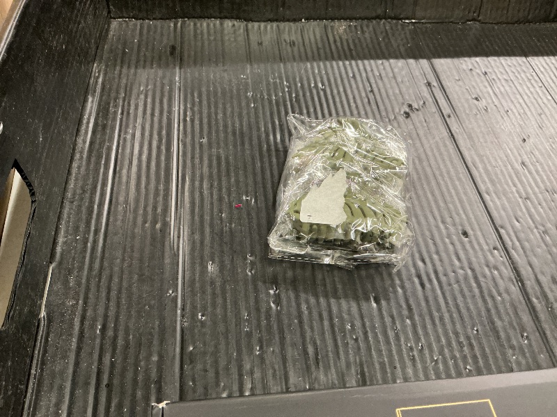 Photo 1 of 2Pcs Green Hair Clips,Leaf shaped Many Teeth Big Claw Clips,Non slip Leaves Hair Catch Barrette Jaw Clamp Hairpins for Women Girls Thin Thick Hair Clips and Barrettes Hair Accessories(3.5 Inch)