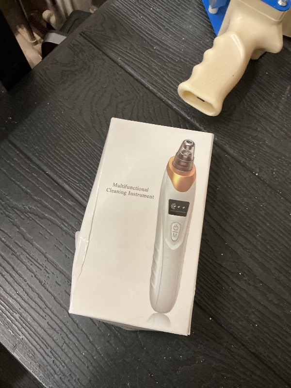 Photo 1 of 2026 Pore Vacuum, USB Rechargeable Blackhead Remover Vacuum,3 Levels Adjustable Pore Vacuum Blackhead Remover, with 5 Suction Power,6 Probes,Face Vacuum Pore Cleanser for Women & Men-White