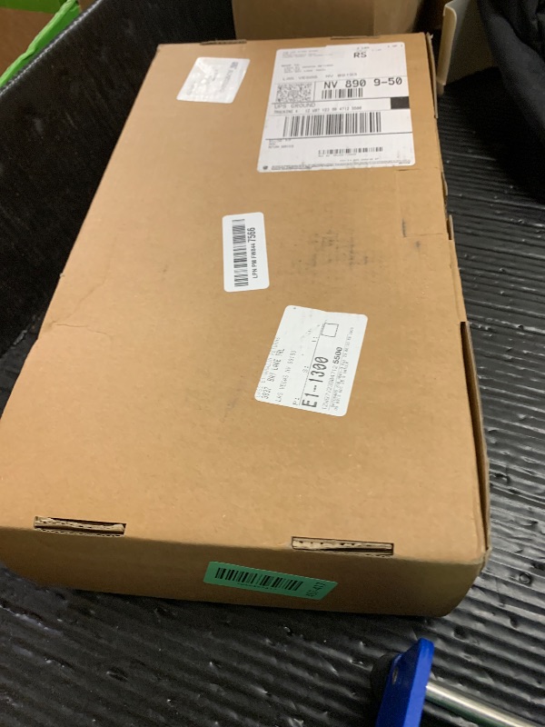 Photo 1 of PARTY JOY 12PCS 15.4In Artificial Hydrangea Silk Flowers Bouquet Faux Hydrangea Stems for Wedding Centerpieces Home Decor (White,12pcs)