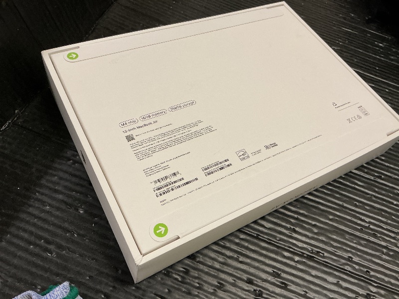 Photo 1 of Apple 2025 MacBook Air 13-inch Laptop with M4 chip: Built for Apple Intelligence, 13.6-inch Liquid Retina Display, 16GB Unified Memory, 256GB SSD Storage, 12MP Center Stage Camera, Touch ID; Starlight