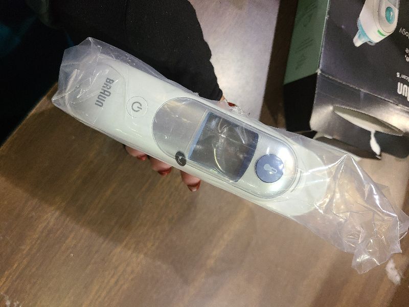 Photo 1 of Braun ThermoScan 5 Ear Thermometer - ExacTemp Stability Indicator for Professional Accuracy, Digital Display, Baby and Infant Friendly, No.1 Brand Recommended by Pediatricians