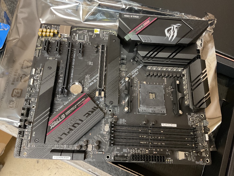 Photo 6 of ASUS ROG Strix Z890-E Gaming WiFi Intel® Z890 LGA 1851 ATX Motherboard, Advanced AI PC-Ready, 18+2+1+2 Stages, DDR5, WiFi 7, 7X M.2, Thunderbolt™ 4, USB Type-C®, AI Overclocking, Cooling & Networking