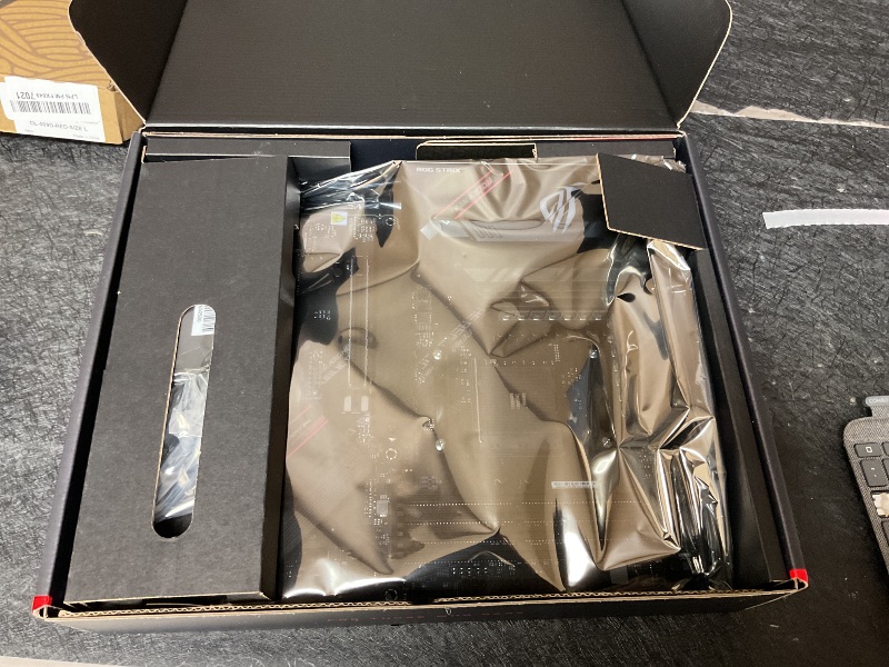 Photo 5 of ASUS ROG Strix Z890-E Gaming WiFi Intel® Z890 LGA 1851 ATX Motherboard, Advanced AI PC-Ready, 18+2+1+2 Stages, DDR5, WiFi 7, 7X M.2, Thunderbolt™ 4, USB Type-C®, AI Overclocking, Cooling & Networking