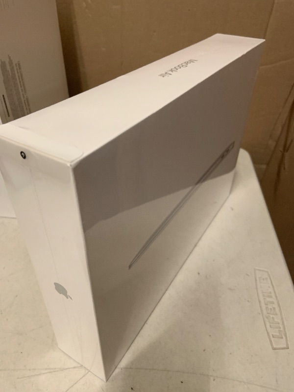 Photo 1 of 2020 Apple MacBook Air Laptop: Apple M1 Chip, 13” Retina Display, 8GB RAM, 256GB SSD Storage, Backlit Keyboard, FaceTime HD Camera, Touch ID. Works with iPhone/iPad; Silver
