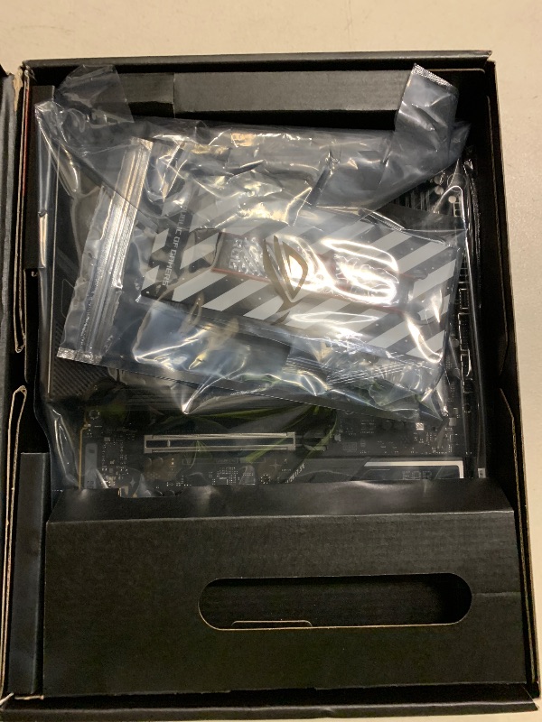 Photo 1 of ASUS ROG Strix Z890-F Gaming WiFi Intel® Z890 LGA 1851 ATX Motherboard, Advanced AI PC-Ready, 16+2+1+2 Stages, DDR5, WiFi 7, 5X M.2, Thunderbolt™ 4, USB Type-C®, AI Overclocking, Cooling & Networking