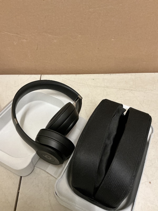 Photo 1 of Beats Solo 4 
Color BLACK 
