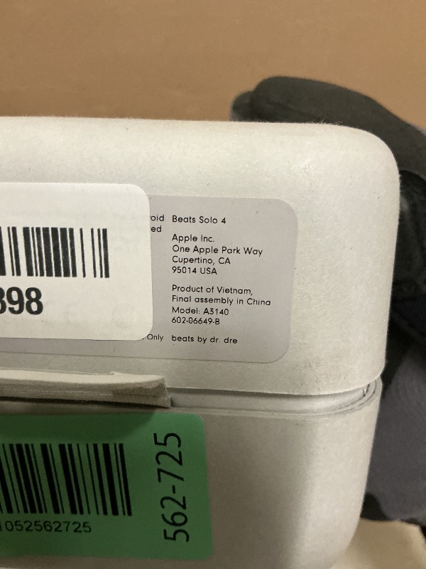 Photo 1 of Beats Solo 4 
Color BLACK 
