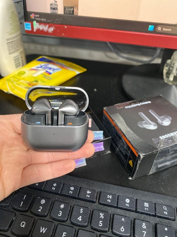 Photo 1 of Samsung Galaxy Buds 3 Pro AI True Wireless Bluetooth Earbuds, Noise Cancelling, Sound Optimization, Redesigned Comfort Fit, Silver [US Version, Amazon Exclusive, 2Yr Warranty]
