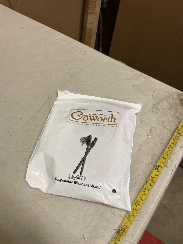 Photo 1 of 200 PCS Disposable Eyelash brush Mascara Wands Spoolies for Eye Lash Extension, Eyebrow and Makeup (Black&Rose red)