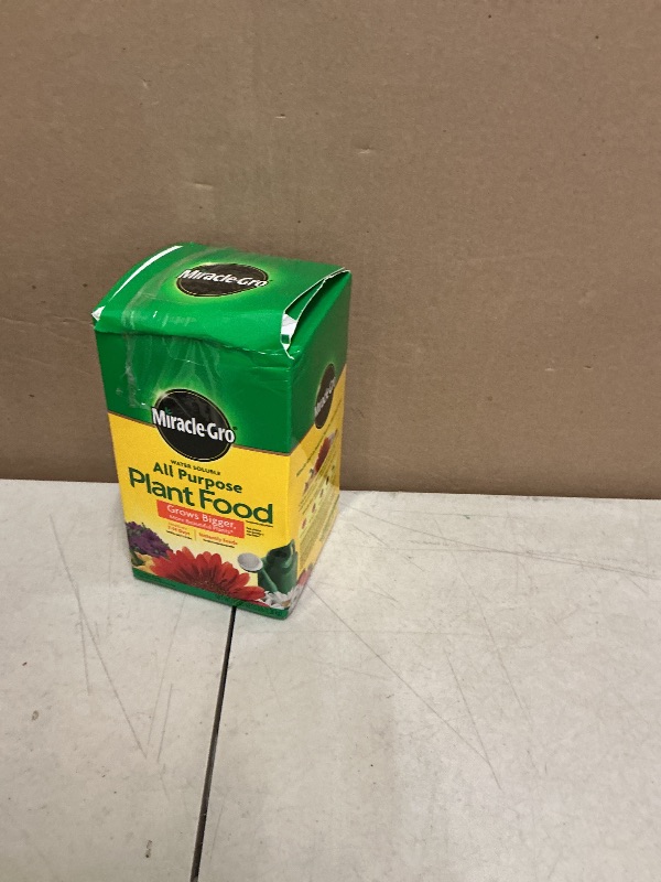 Photo 1 of 3lb Miracle-Gro Plant Food