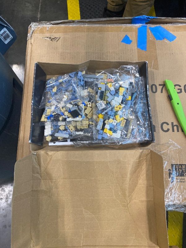 Photo 1 of **** BOX DAMAED PRODUCT IS NEW ***** LEGO Architecture New York City Model Kit - Bedroom or Office Decor for Kids & Adults, Ages 12+ - Building Blocks to Display - NYC Gift & Souvenir Ideas - 21028