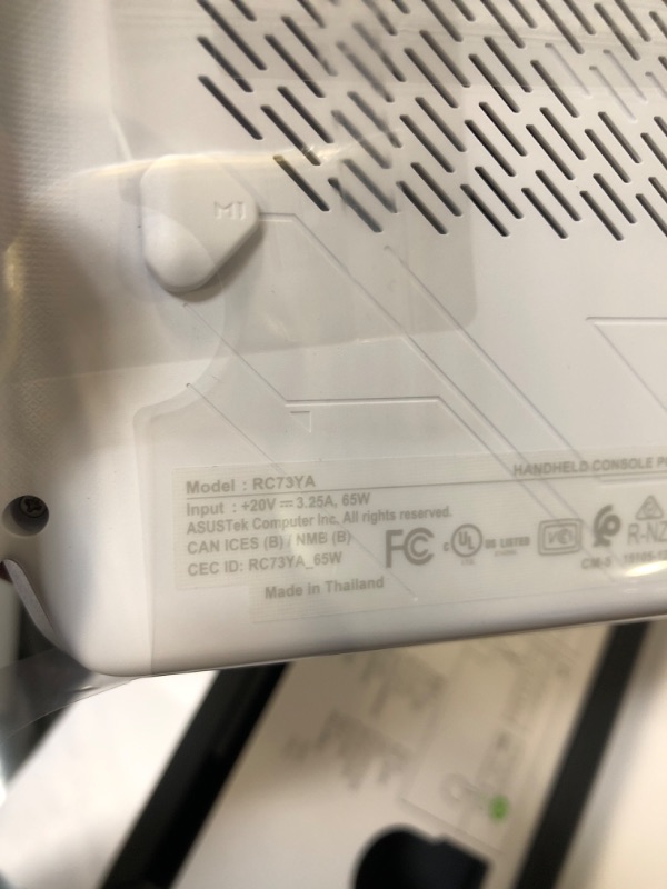 Photo 1 of ASUS ROG Xbox Ally – 7” 1080p 120Hz Touchscreen Gaming Handheld, 3-month Xbox Game Pass Premium included, AMD Ryzen Z2 A, 16GB RAM, 512GB SSD, White