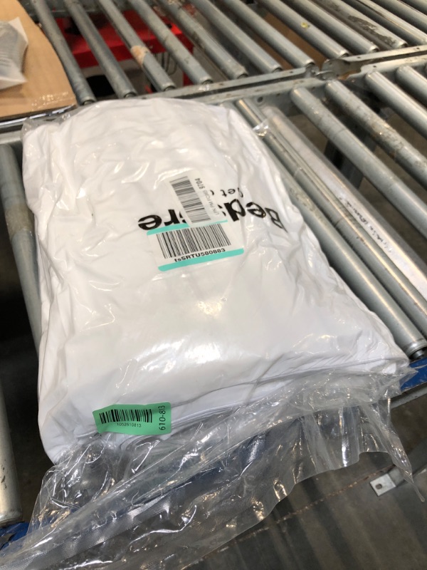 Photo 1 of ** FACTORY SEALED*Bedsure Cooling Comforter King Size - Cooling Blankets for Hot Sleepers, Lightweight Comforter for Summer with Dual-Sided Cool Tech, Soft Breathable Cold Blanket for Sleeping, White, 102x90 Inches