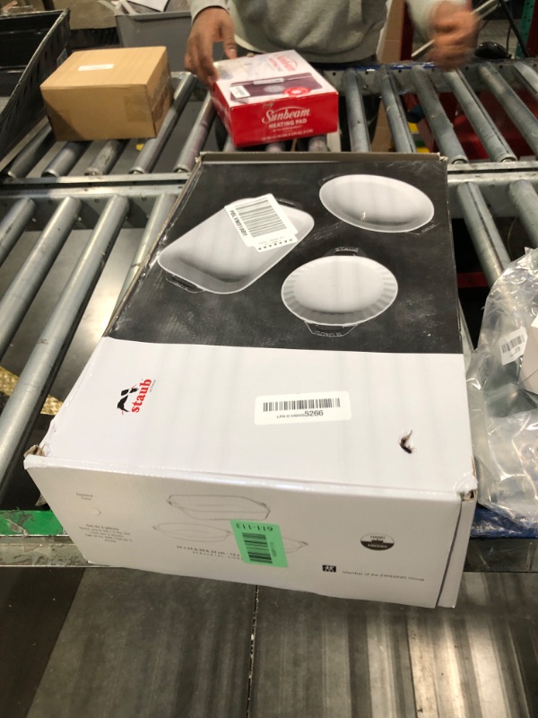 Photo 1 of **BROKEN HANDEL ON CIRCLE PAN**
STAUB Ceramic 3-pc Mixed Baking Dish Set, White