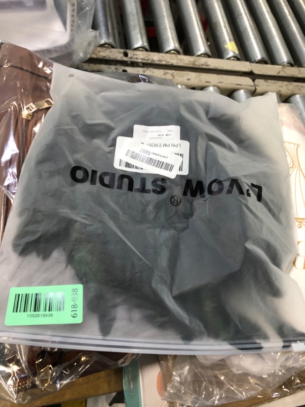 Photo 1 of *MINOR DAMAGE - USED*
L'VOW Gothic Natural Feather Cape Shawl Shoulder Wrap Lace Collar Halloween Evil Queen Costumes for Women(BLACK)