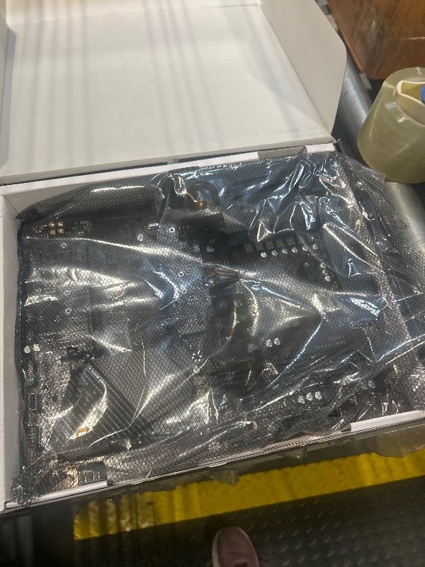 Photo 1 of ****IT HAS DAMAGE**** Gigabyte B550 Gaming X V2 (AMD Ryzen 5000/B550/ATX/M.2/HDMI/DVI/USB 3.1 Gen 2/DDR4/ATX/Gaming Motherboard)