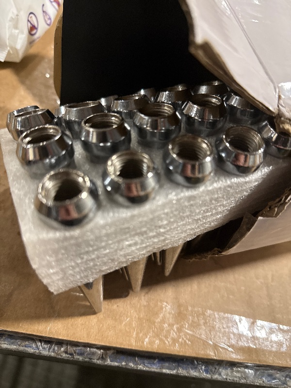 Photo 1 of *** SIMILAR IMAGE UNKNOWN SIZE OR BRAND**DYNOFIT 9/16-18 Wheel Spike Lug Nuts, 32x Chrome 9/16 inchx18 Lug Nut with 1 Socket Key, DYNOFIT 4.4'' Tall Closed End Lug Nuts for 1994-2011 Dodge Ram 1500 2500 3500/1988-1998 F250 F350