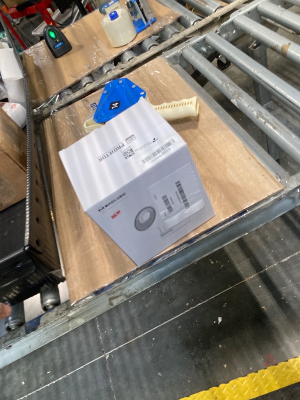 Photo 1 of ?Electric Focus?Magcubic Mini Projector 4K Support, Smart Projector with WiFi 6 and Bluetooth 5.4, 5W Soundbase Speaker, 180° Rotation, Portable Proyector for Home Theater