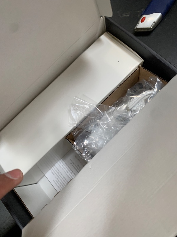 Photo 1 of NON-FUNCTIONAL, PARTS ONLY-----------------------Philips Sonicare Cordless Power Flosser 3000 + 2 Additional Nozzles (4 Total) White, HX3827/21