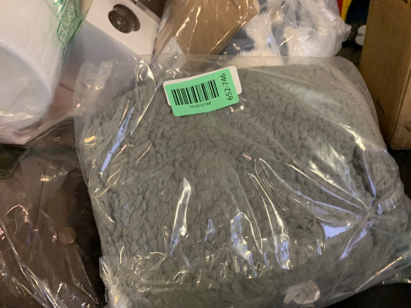 Photo 1 of 1 Pack 3 Calming Blankets Fluffy Premium Fleece Pet Blanket Soft Sherpa Throw for Dog Puppy Cat Grey Medium (30“x20'')