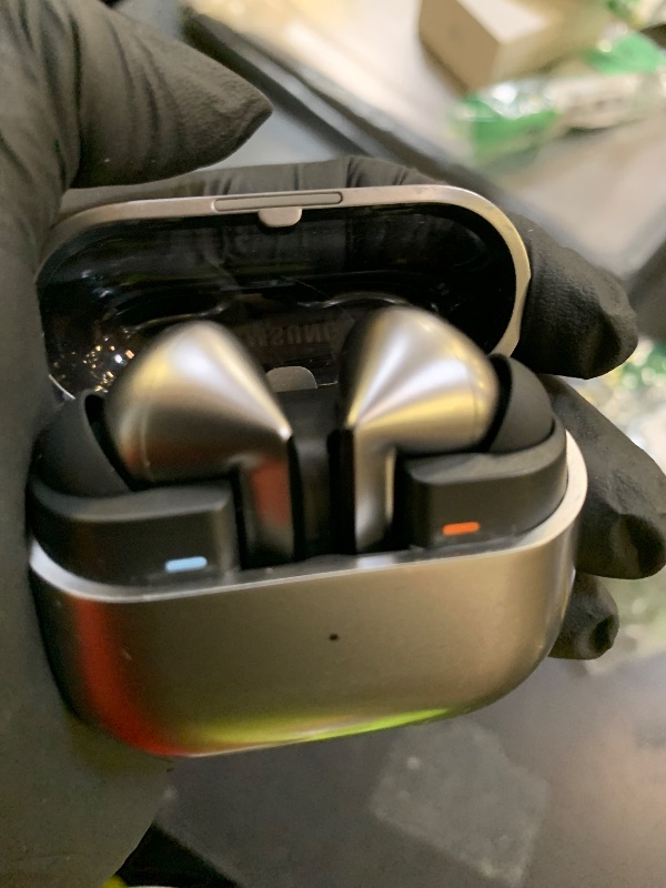 Photo 1 of Samsung Galaxy Buds 3 Pro AI True Wireless Bluetooth Earbuds, Noise Cancelling, Sound Optimization, Redesigned Comfort Fit, Silver [US Version, Amazon Exclusive, 2Yr Warranty]