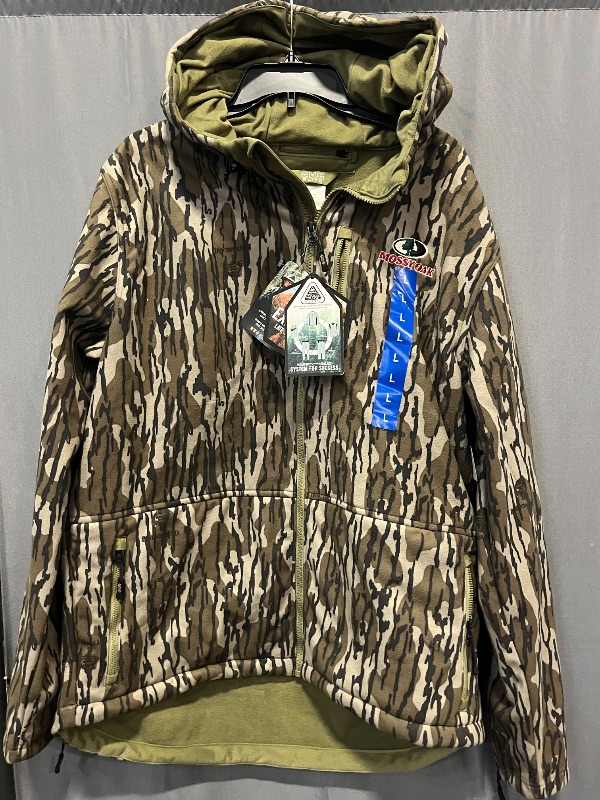 Photo 1 of (L) Paramount Outdoors EHG Elite Engineered Hunting Gear Rainier Late Season Primaloft Silver Down Insulated Camo Winter Hunting Jacket (Mossy Oak Bottomland)