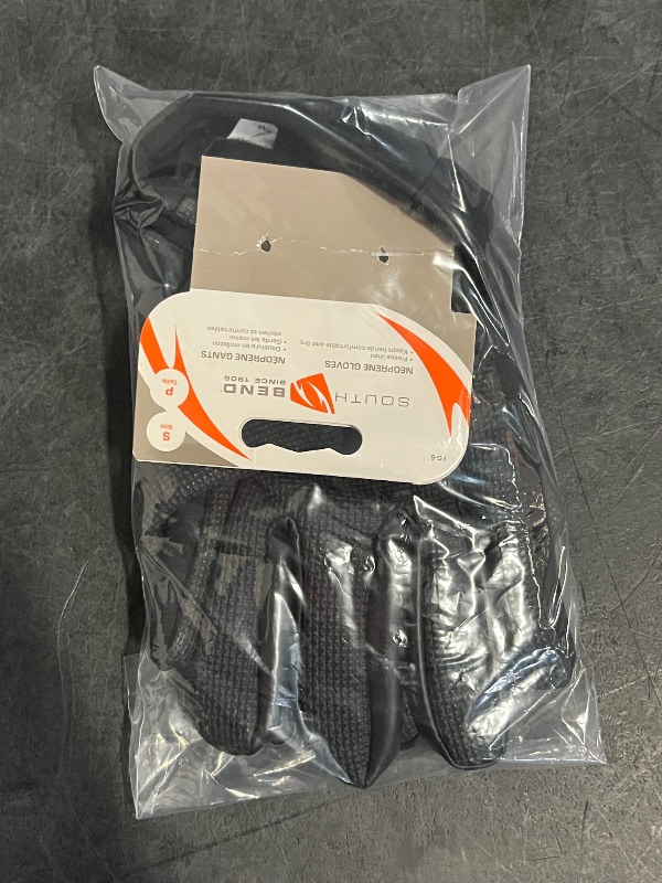 Photo 1 of (S) South Bend Fleece Lined Neoprene Gloves,Small 
