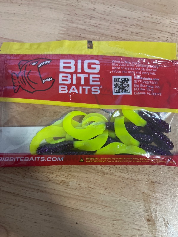 Photo 1 of Big Bite Baits Curl Tail Grub Fishing Lure
