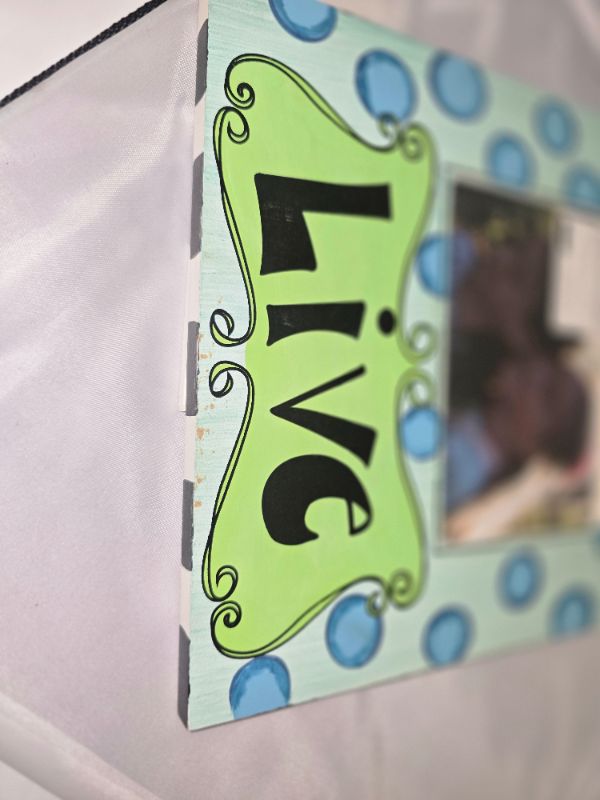 Photo 1 of Magnolia Lane Inc. 9 1/4 " x 10" Live Picture Frame Hang Or Stand