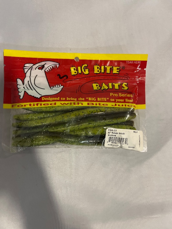Photo 1 of Big Bite Baits 6" trick stick bullfrog 8pack