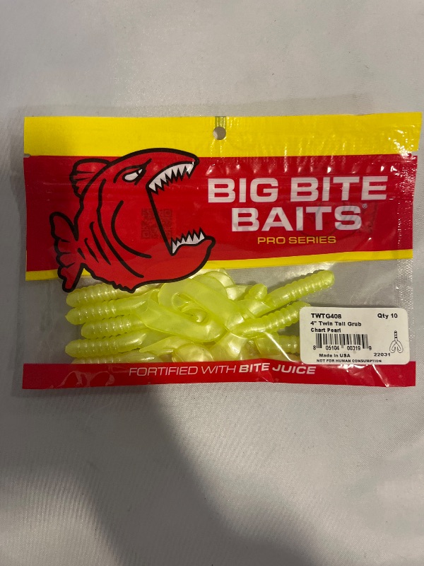 Photo 1 of Big Bite Baits 4" twin tail grub chart pearl 10pack