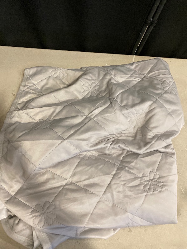 Photo 1 of 1pc Cooling Blanket Queen Absorbs Body Heat to Keep Cool Double-Sided Cooling Lightweight Comforter Hot Sleepers Cool Fabric Summer Comforter Cold Blanket