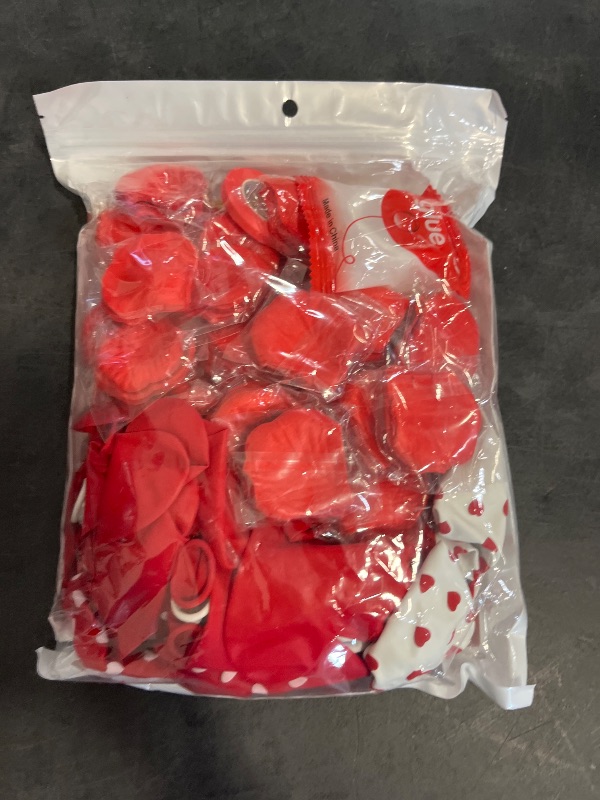 Photo 1 of 1058pcs Of Red Balloon Decoration Combination 39.3-inch Loving Bear, Artificial Rose Petals, I Love You Balloon Banner, with Red, Confession, Marriage Proposal, Anniversary, Valentine's Day, Romantic Party, Car Rear Party Decoration.