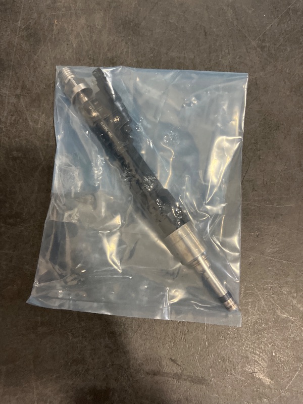 Photo 1 of Part NO: 13647597870 Genuine BMW Fuel Injector