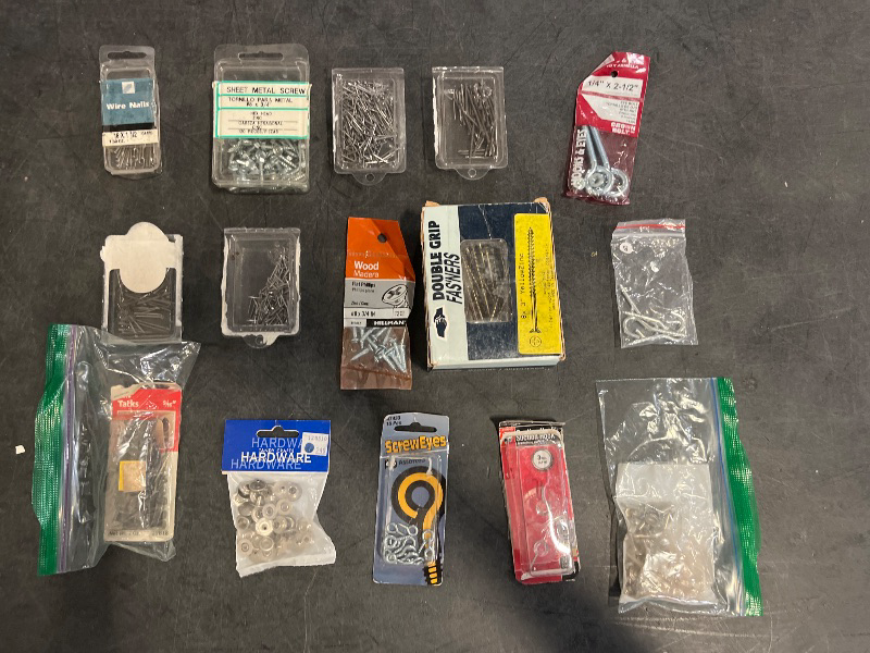 Photo 1 of 15 items of miscellaneous screws