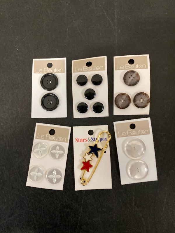 Photo 1 of 559023132 Le Bouton Kilt Pin and Assorted Round Buttons for Crafts and Sewing, 5/8" to 1-1/8", Multicolor, 13 Pieces