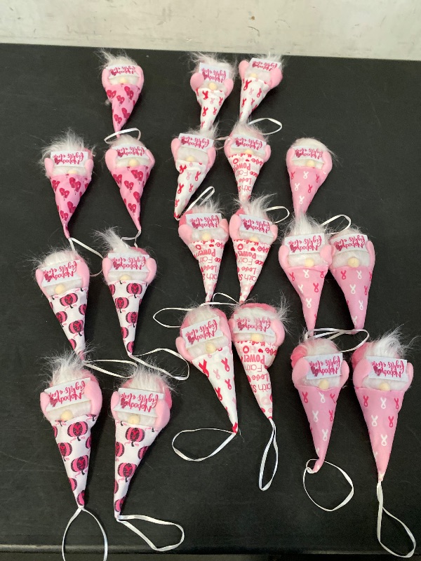 Photo 1 of 20 Pcs Breast Cancer Christmas Ornaments for Tree Pink Ribbon Inspirational Nobody Fights Alone Plush Gnomes for Woman Home Xmas Tree Hanging Decoration Hope Encouragement Care Gifts